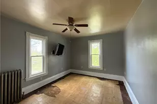 210 Chestnut St, Saint Clair Township, PA 15944 - Photo 5