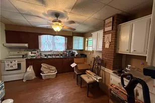 210 Chestnut St, Saint Clair Township, PA 15944 - Photo 11