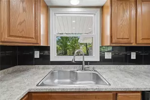 345 Maize Dr, Pittsburgh, PA 15236 - Photo 17