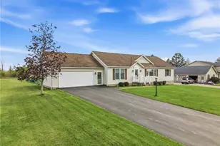 7 Windsor Dr, Hempfield Township, PA 16125 - Photo 3