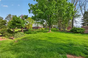 142 Thunderwood Dr, Bethel Park, PA 15102 - Photo 33