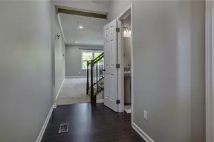 512 Isabella Ct, Moon/Crescent Twp, PA 15108 - Photo 3