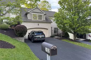 202 Parkview Dr, Pittsburgh, PA 15236 - Photo 1