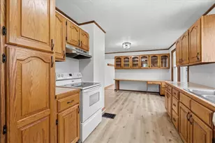 636 Corbin St, West Mifflin, PA 15122 - Photo 9