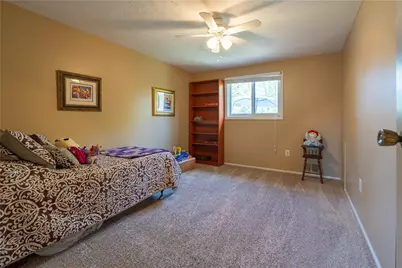 207 Manor Ct, Bethel Park, PA 15241 - Photo 27