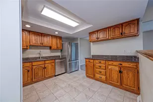 1342 Quail Run Cir, Bethel Park, PA 15102 - Photo 7