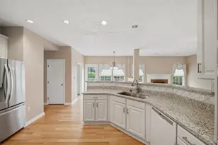 217 Field Club Cir, Robinson Twp, PA 15136 - Photo 9