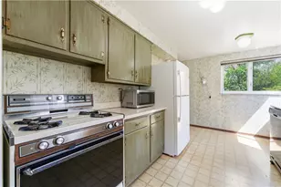 1360 Blue Jay Dr, Scott Township, PA 15243 - Photo 13