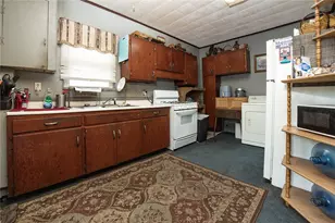 220 Jackson St, Grove City Boro, PA 16127 - Photo 7