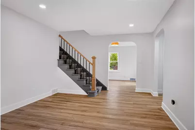 210 W Woodland Dr, Center Township, PA 15001 - Photo 7