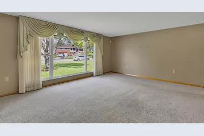102 Pinecrest Dr, South Beaver Township, PA 15010 - Photo 5