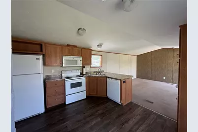 203 Cardinal Dr, Jeannette, PA 15644 - Photo 9