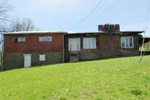 810 Newingham Ln, Arona Boro, PA 15617 - Photo 3