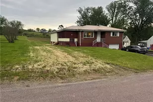 126 Holly Pl, Mount Pleasant Township, PA 15666 - Photo 1