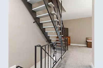 201 Woodbridge Dr, Ross Twp, PA 15237 - Photo 3