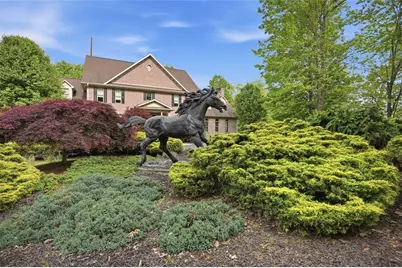 1040 Chanticleer Dr, Moon/Crescent Twp, PA 15046 - Photo 5