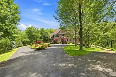 1040 Chanticleer Dr, Moon/Crescent Twp, PA 15046 - Photo 1