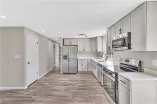 709 Providence Dr, Pittsburgh, PA 15239 - Photo 9