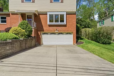 1548 Spreading Oak Dr, Scott Township, PA 15220 - Photo 3
