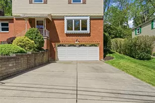 1548 Spreading Oak Dr, Scott Township, PA 15220 - Photo 3