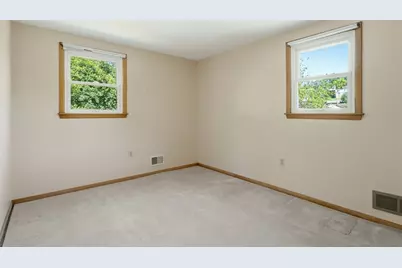 1548 Spreading Oak Dr, Scott Township, PA 15220 - Photo 33