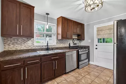 279 Woodridge Dr, Green Tree, PA 15106 - Photo 9