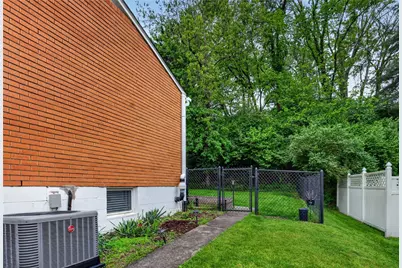 279 Woodridge Dr, Green Tree, PA 15106 - Photo 33