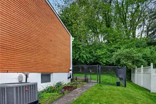279 Woodridge Dr, Green Tree, PA 15106 - Photo 33
