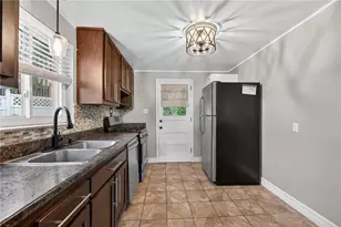 279 Woodridge Dr, Green Tree, PA 15106 - Photo 11