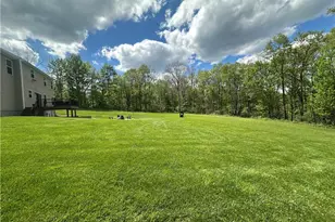 113 Oakwood Dr, Oakland Township, PA 16002 - Photo 11