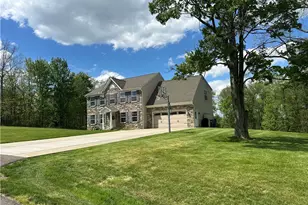 113 Oakwood Dr, Oakland Township, PA 16002 - Photo 3