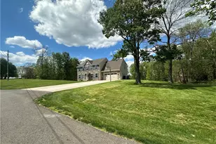 113 Oakwood Dr, Oakland Township, PA 16002 - Photo 5