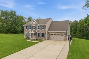 113 Oakwood Dr, Oakland Township, PA 16002 - Photo 3