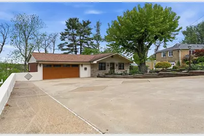 226 Williamsburg Dr, Monroeville, PA 15146 - Photo 1