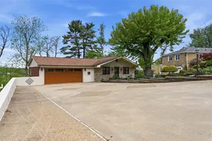 226 Williamsburg Dr, Monroeville, PA 15146 - Photo 1