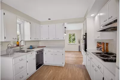 5767 Smith Dr, Bethel Park, PA 15102 - Photo 9