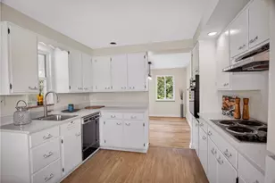5767 Smith Dr, Bethel Park, PA 15102 - Photo 9