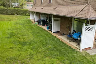 1382 Lincoln Dr, Center Township, PA 15061 - Photo 5