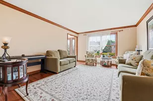 7045 Bennington Woods Dr, Pittsburgh, PA 15237 - Photo 9