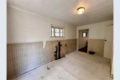 109 Pittsburgh Rd, Bentleyville, PA 15314 - Photo 5