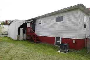 48 Locust St, Ellsworth Boro, PA 15331 - Photo 3