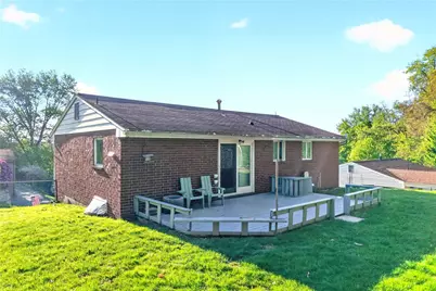 417 Peters Dr, Pittsburgh, PA 15116 - Photo 5