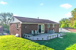 417 Peters Dr, Pittsburgh, PA 15116 - Photo 5