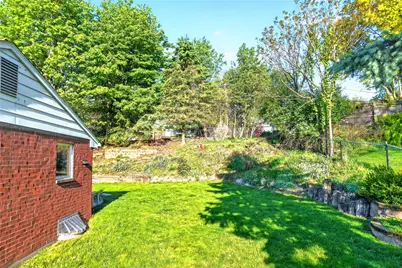 417 Peters Dr, Pittsburgh, PA 15116 - Photo 3