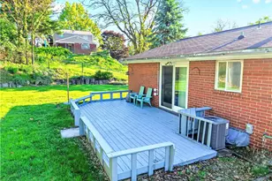417 Peters Dr, Pittsburgh, PA 15116 - Photo 7