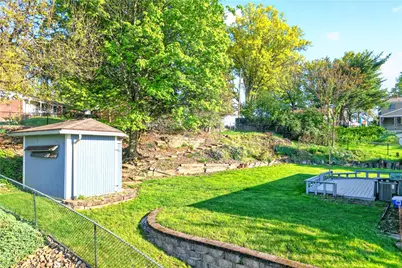 417 Peters Dr, Pittsburgh, PA 15116 - Photo 9