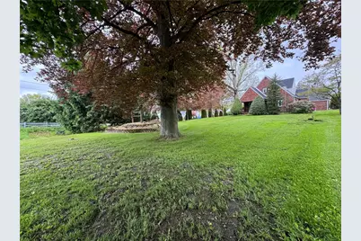 106 Milheim Dr, Center Township, PA 16001 - Photo 5