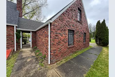 106 Milheim Dr, Center Township, PA 16001 - Photo 9