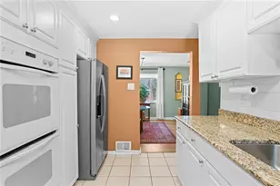 1049 Windermere Dr, Pittsburgh, PA 15218 - Photo 11