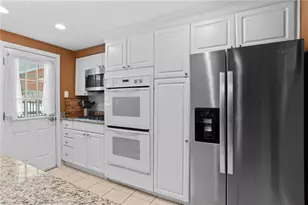 1049 Windermere Dr, Pittsburgh, PA 15218 - Photo 13